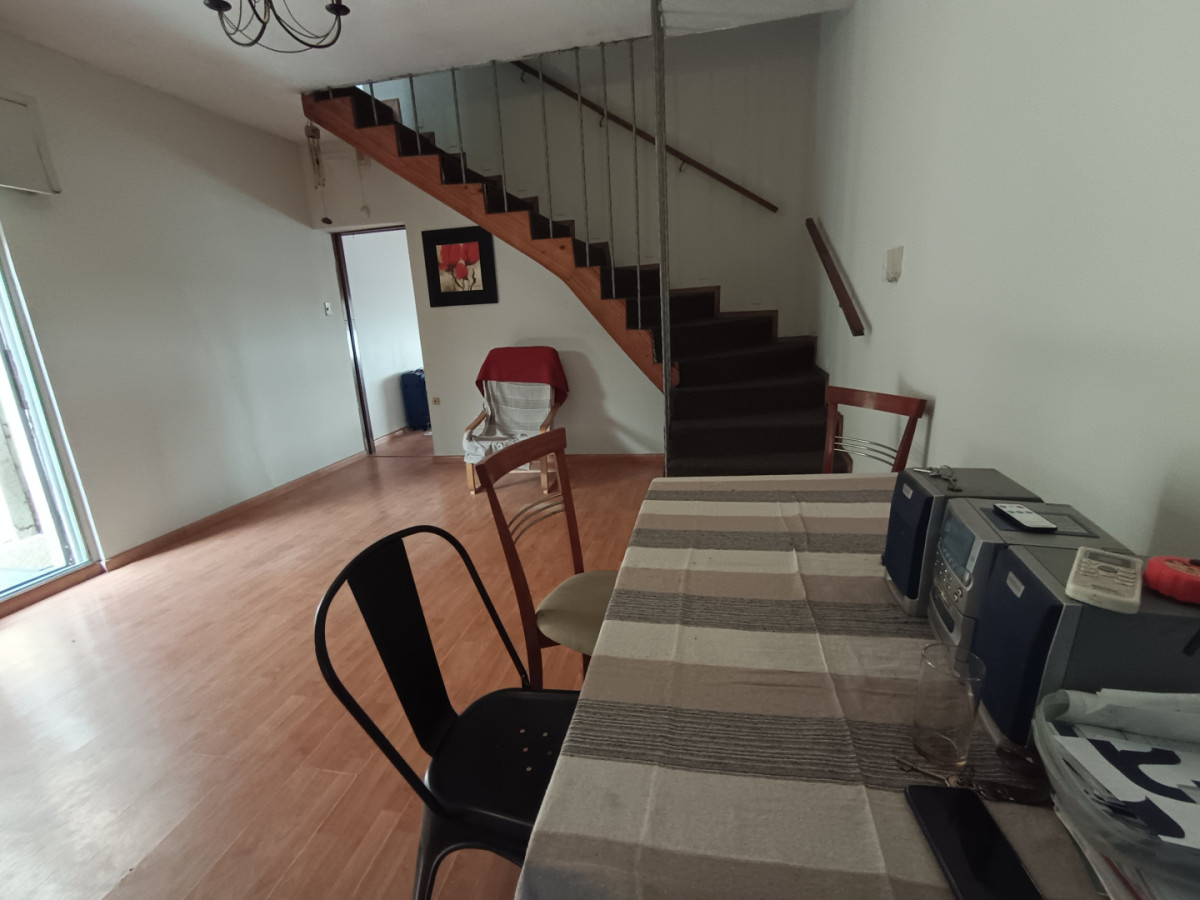 Casa ID.12015 - Venta Casa Dúplex Excelente Estado Garaje En Jacinto Vera
