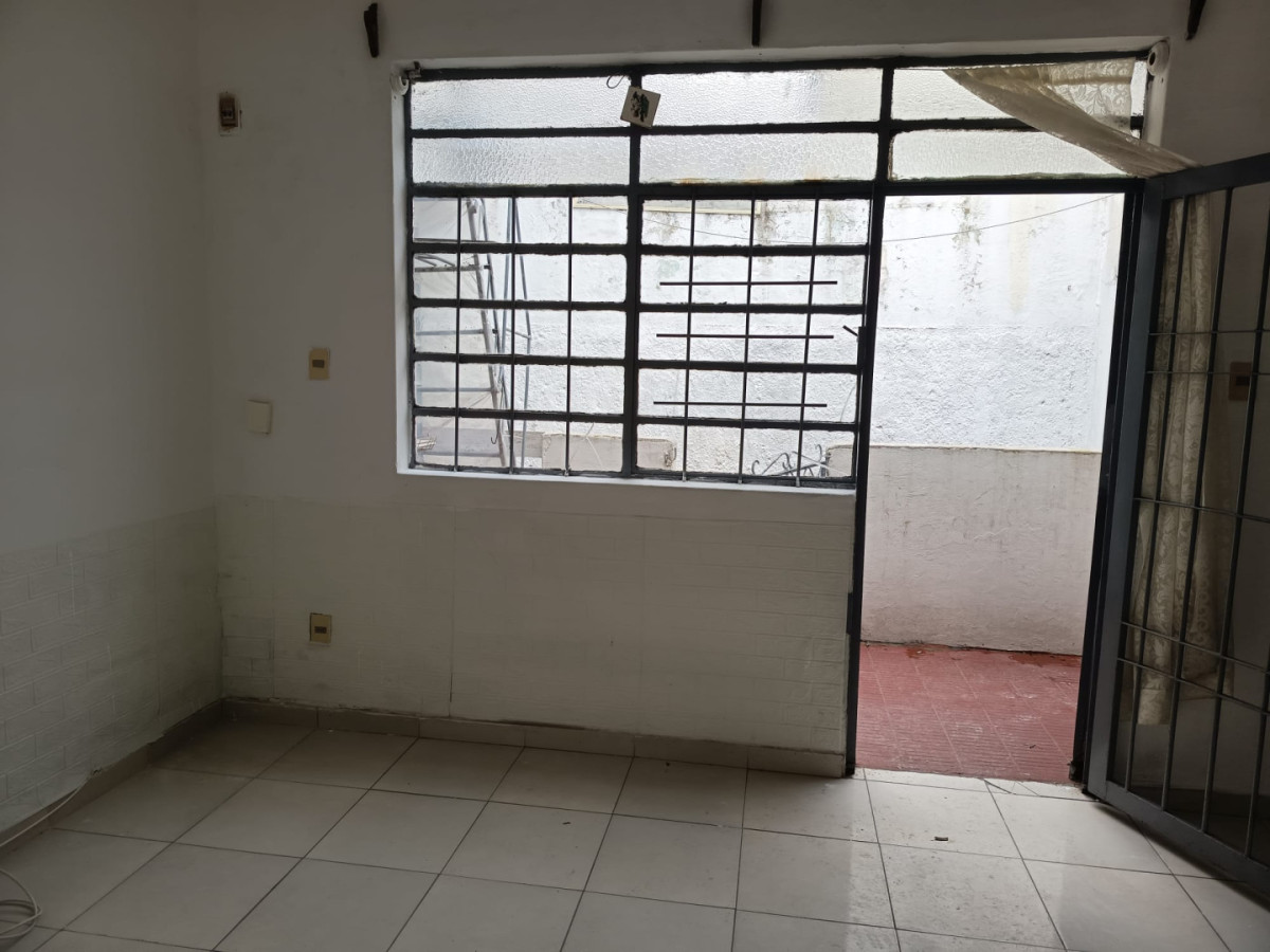 Casa ID.13059 - Alquiler Casa De 1 Dormitorio Luminosa Sin Gastos Comunes En Brazo Oriental