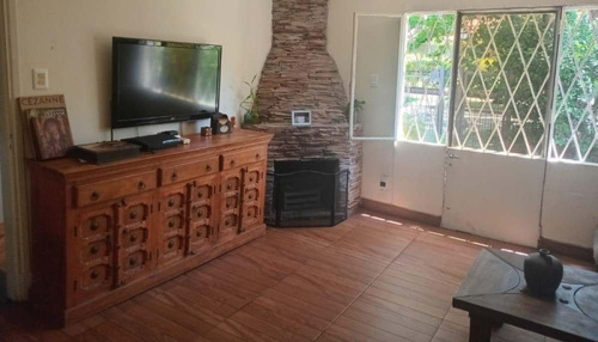 Casa ID.9677 - Hermosa Casa De 4 Dorm Cochera Jardín Terraza Parrillero