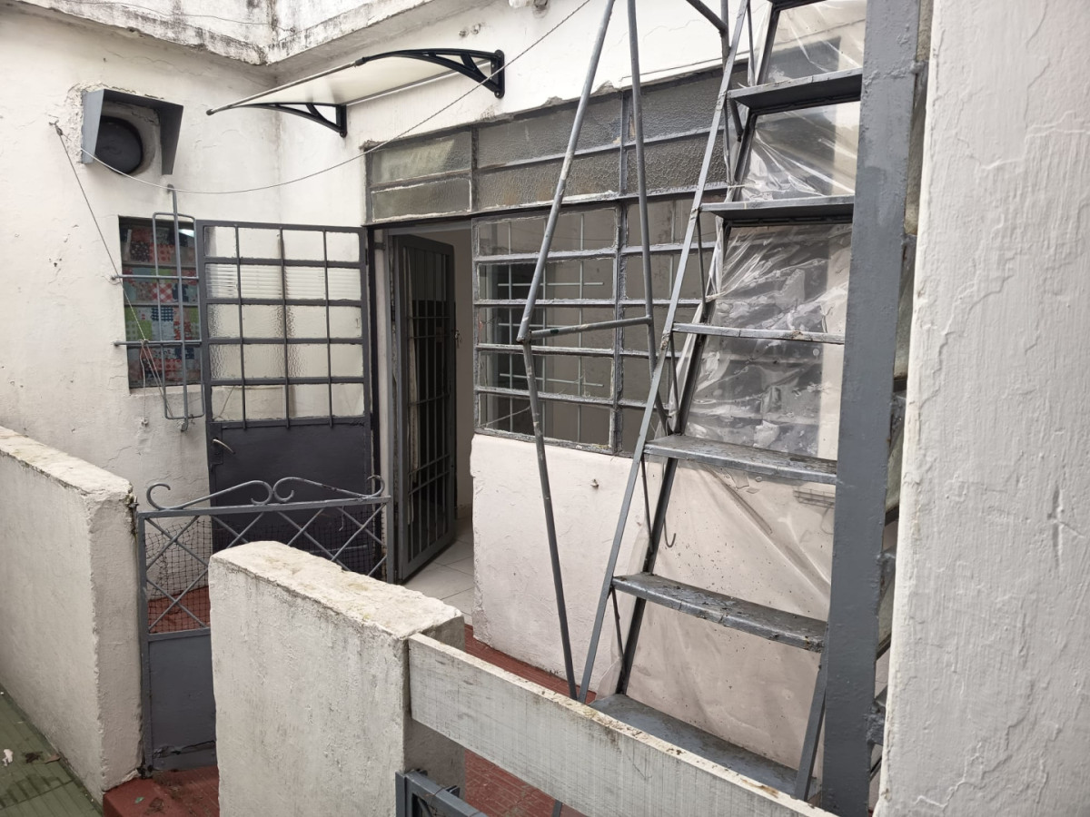 Casa ID.13059 - Alquiler Casa De 1 Dormitorio Luminosa Sin Gastos Comunes En Brazo Oriental