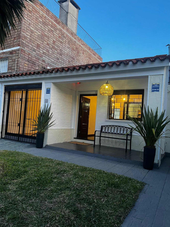 Casa ID.7327 - Hermosa Casa De 2 Dorm, Cochera, Parrillero, Barbacoa En Malvin