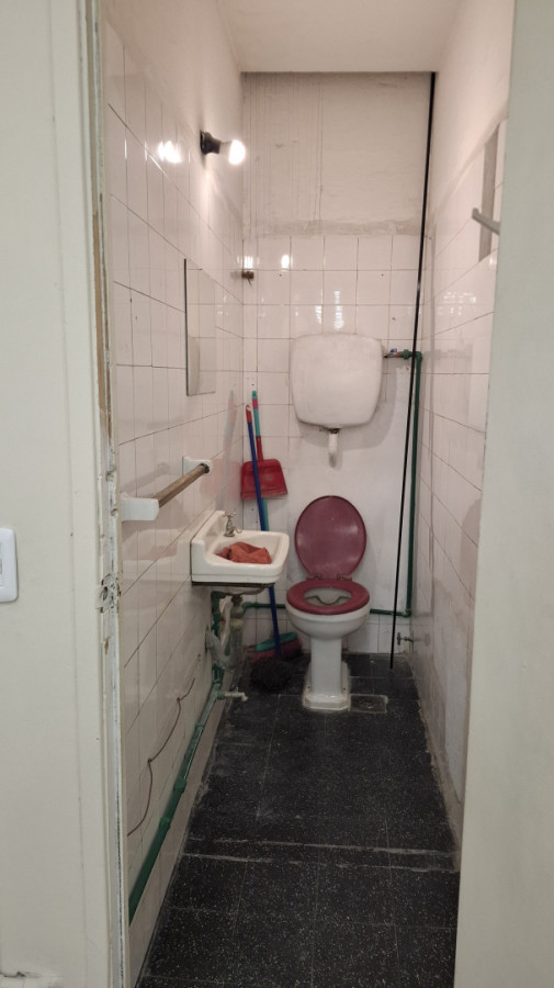 Local Comercial ID.13030 - Alquiler De Local Comercial Al Frente Excelente Ubicación Sin Gastos Comunes En Centro