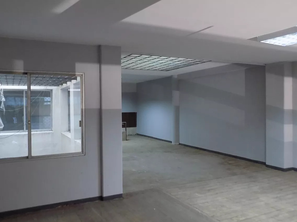 Local Comercial ID.7166 - Hermoso Local Comercial En Ciudad Vieja Muy Amplio