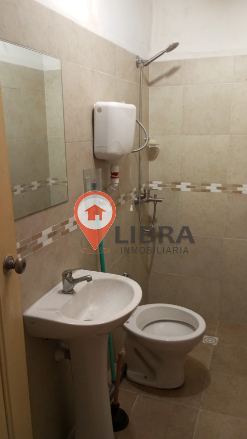Local Comercial ID.6606 - Amplio Local En Ciudad Vieja Se Escuchan ofertas 