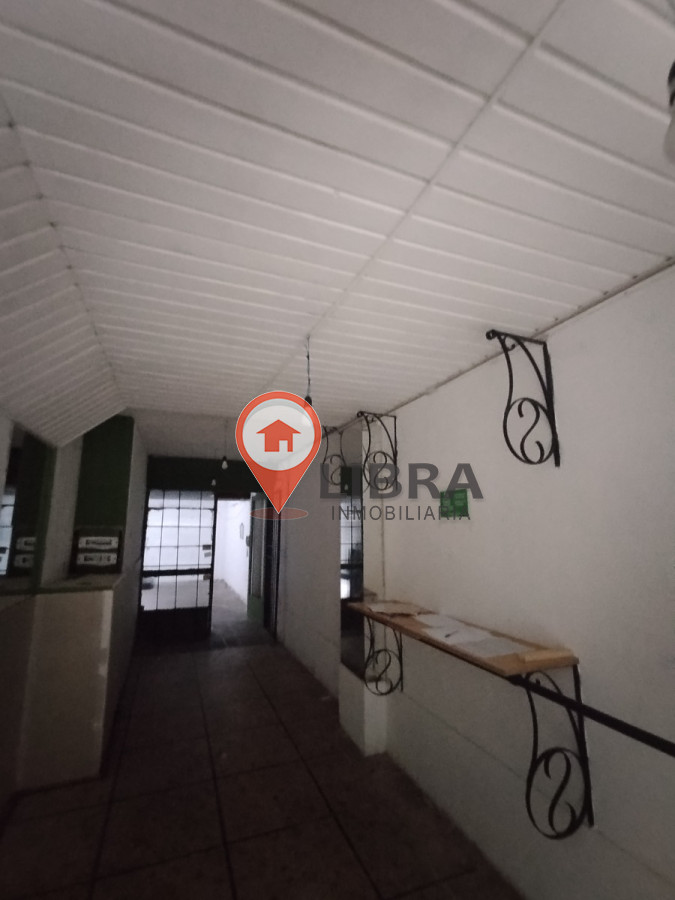 Local Comercial ID.8601 - Alquiler De Local Comercial O Depósito A Cuadra Y Media De 18 de Julio En Centro