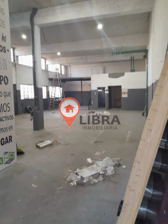 Local Comercial ID.9899 - Alquiler Local Comercial 214m2 2 Oficinas 2 Baños En Unión