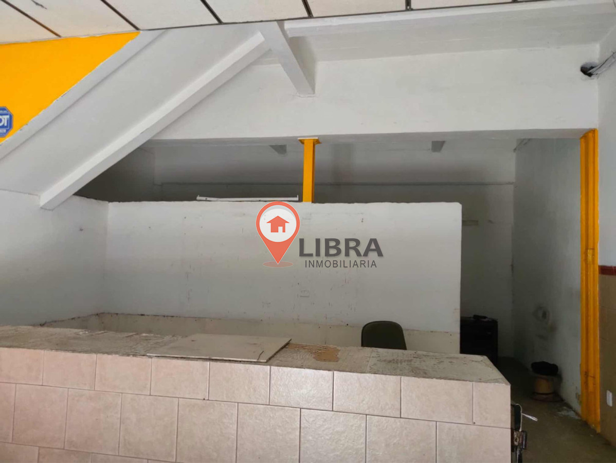 Local Comercial ID.2858 - SE ALQUILA AMPLIO LOCAL EN EL CENTRO