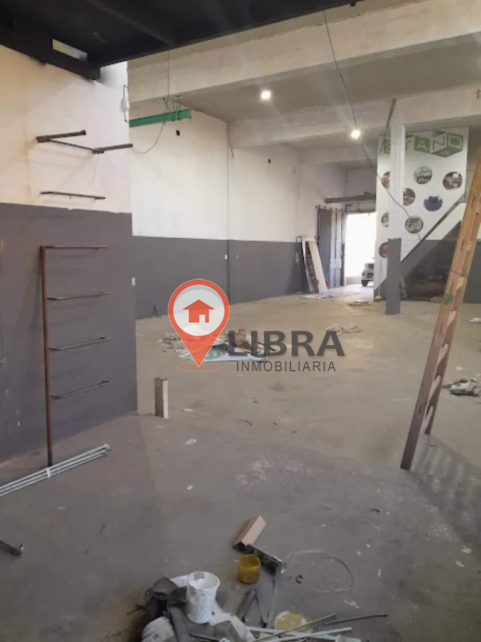 Local Comercial ID.9899 - Alquiler Local Comercial 214m2 2 Oficinas 2 Baños En Unión