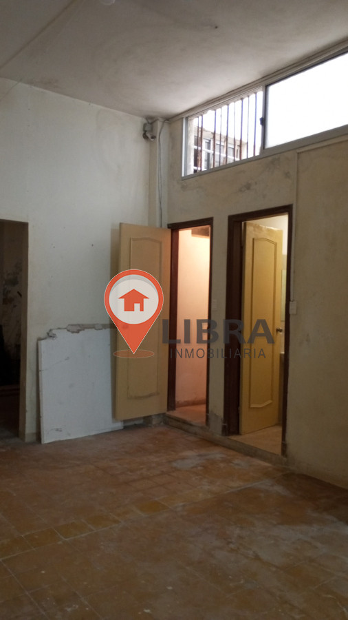Local Comercial ID.6606 - Amplio Local En Ciudad Vieja Se Escuchan ofertas 