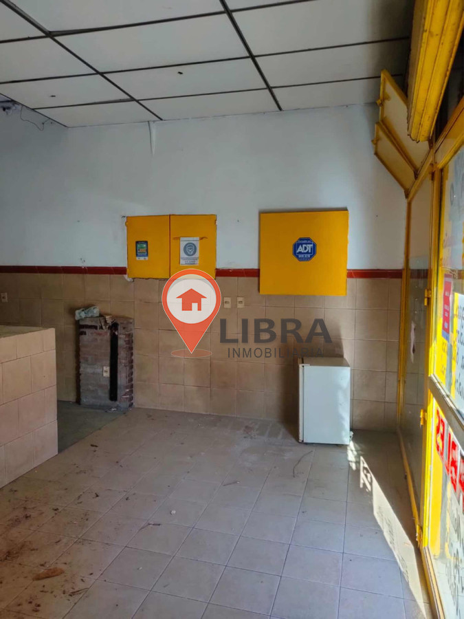 Local Comercial ID.2858 - SE ALQUILA AMPLIO LOCAL EN EL CENTRO