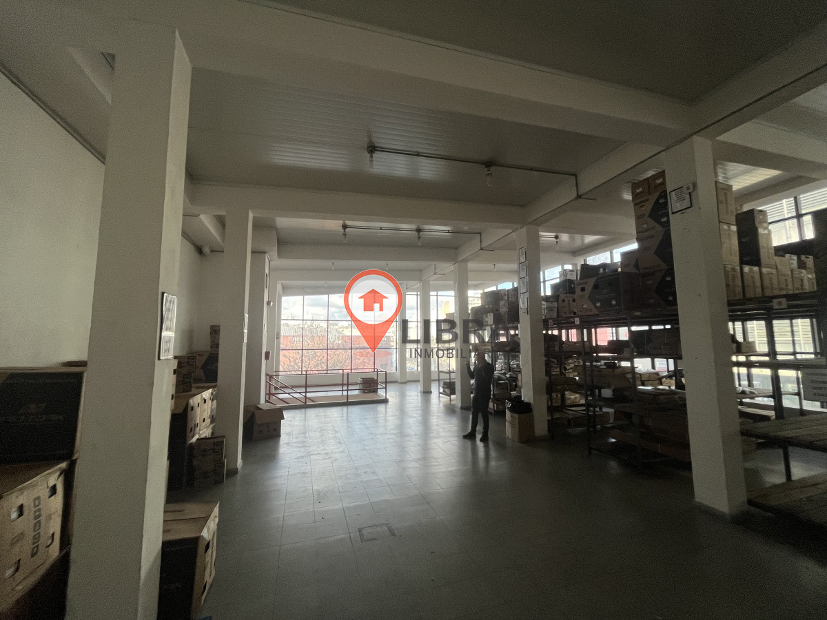 Local Comercial ID.4909 - Alquiler Gran Local Comercial 3 Pisos Centro Con Depósito