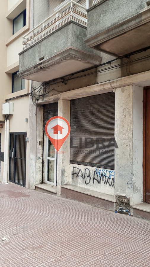 Local Comercial ID.6606 - Amplio Local En Ciudad Vieja Se Escuchan ofertas 