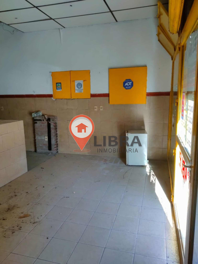 Local Comercial ID.2858 - SE ALQUILA AMPLIO LOCAL EN EL CENTRO