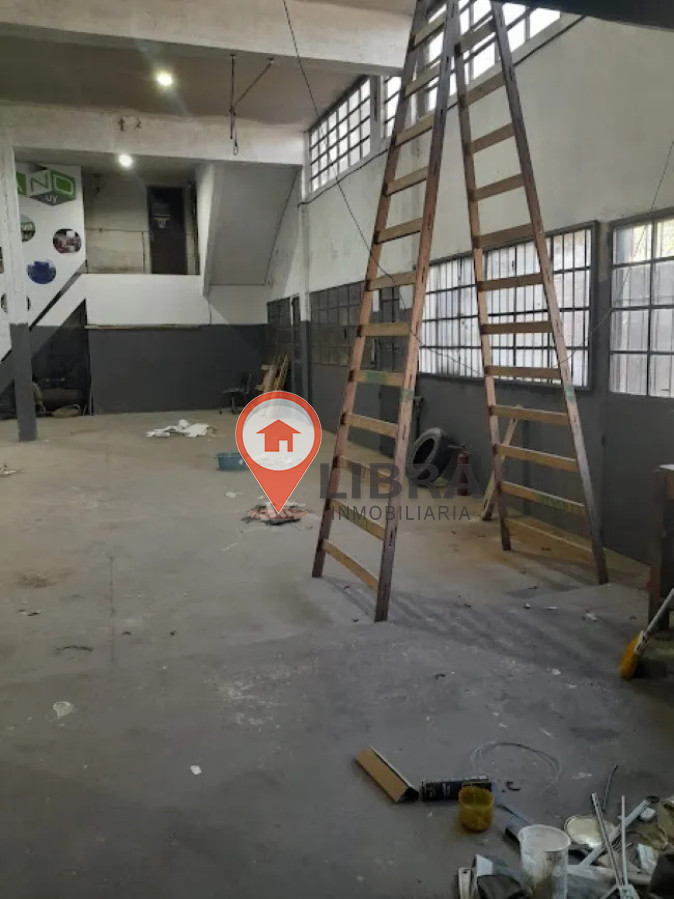 Local Comercial ID.9899 - Alquiler Local Comercial 214m2 2 Oficinas 2 Baños En Unión