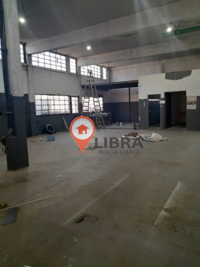 Local Comercial ID.9899 - Alquiler Local Comercial 214m2 2 Oficinas 2 Baños En Unión