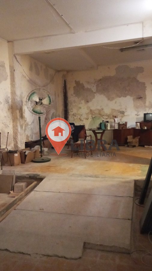 Local Comercial ID.6627 - Alquiler De Local 220m2 Al Frente 2 Baños En Ciudad Vieja