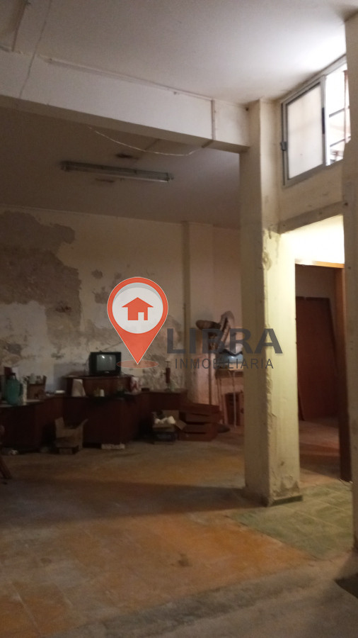 Local Comercial ID.6627 - Alquiler De Local 220m2 Al Frente 2 Baños En Ciudad Vieja