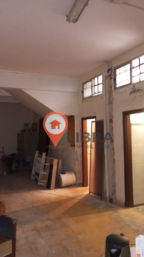 Local Comercial ID.6627 - Alquiler De Local 220m2 Al Frente 2 Baños En Ciudad Vieja