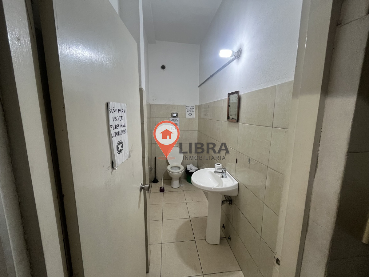 Local Comercial ID.4909 - Alquiler Gran Local Comercial 3 Pisos Centro Con Depósito