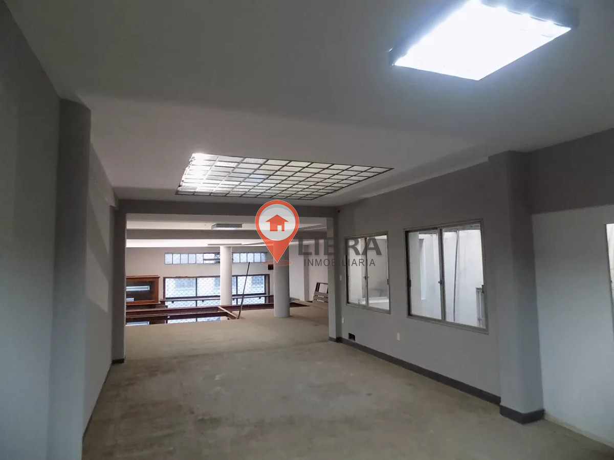 Local Comercial ID.7166 - Hermoso Local Comercial En Ciudad Vieja Muy Amplio