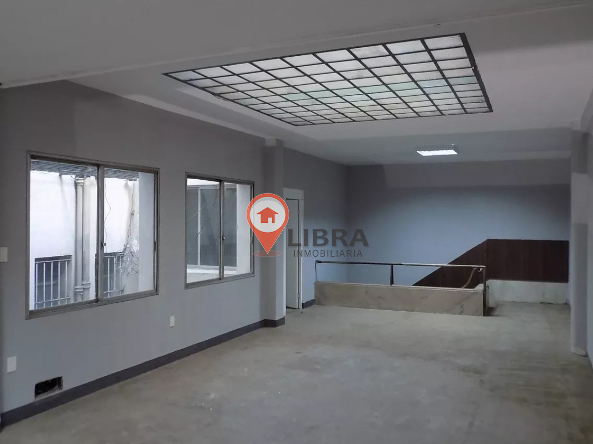Local Comercial ID.7166 - Hermoso Local Comercial En Ciudad Vieja Muy Amplio