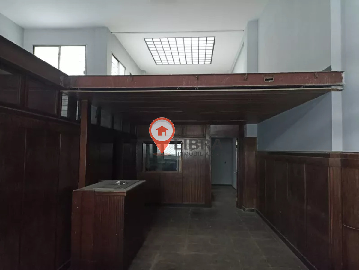 Local Comercial ID.7166 - Hermoso Local Comercial En Ciudad Vieja Muy Amplio