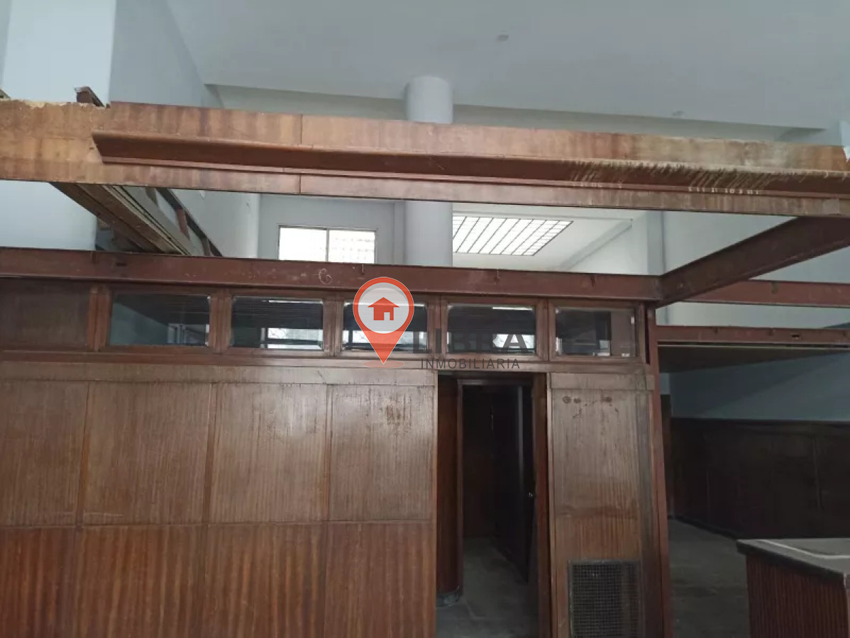 Local Comercial ID.7166 - Hermoso Local Comercial En Ciudad Vieja Muy Amplio