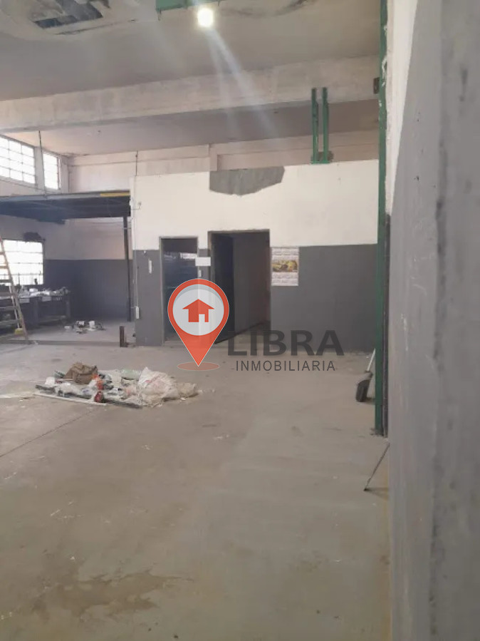 Local Comercial ID.9899 - Alquiler Local Comercial 214m2 2 Oficinas 2 Baños En Unión