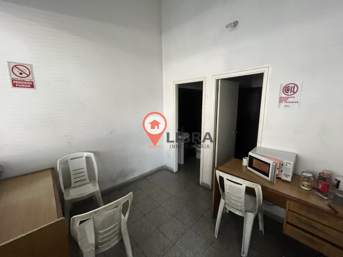 Local Comercial ID.4894 - Alquiler Gran Local Comercial 3 Pisos Pleno Centro Depósito