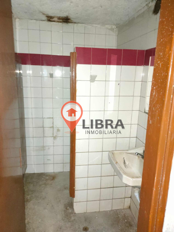 Local Comercial ID.2858 - SE ALQUILA AMPLIO LOCAL EN EL CENTRO