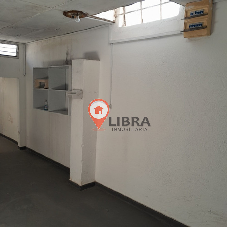 Local Comercial ID.9585 - Alquiler De Deposito O Taller Con Apartamento Belvedere 480M2