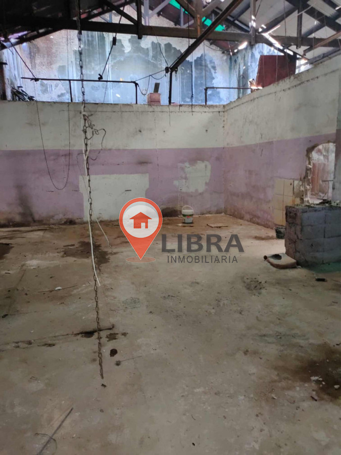 Local Comercial ID.2858 - SE ALQUILA AMPLIO LOCAL EN EL CENTRO