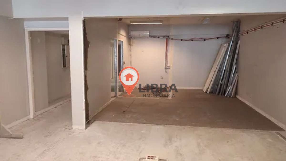 Local Comercial ID.942 - En Alquiler Oficina En Plaza Independencia Centro Excelente Punto
