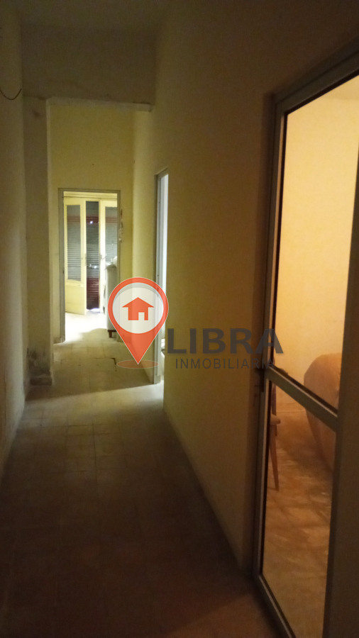 Local Comercial ID.6606 - Amplio Local En Ciudad Vieja Se Escuchan ofertas 