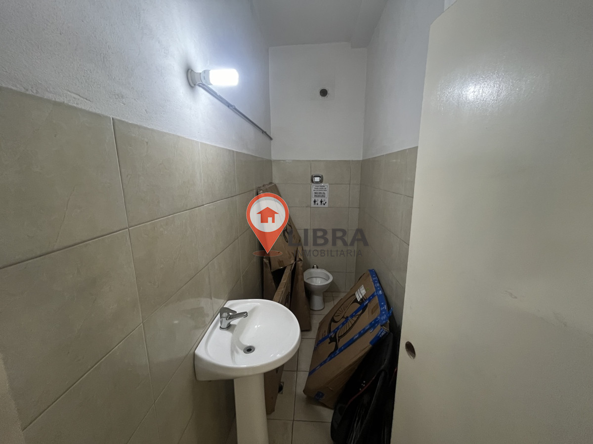 Local Comercial ID.4909 - Alquiler Gran Local Comercial 3 Pisos Centro Con Depósito
