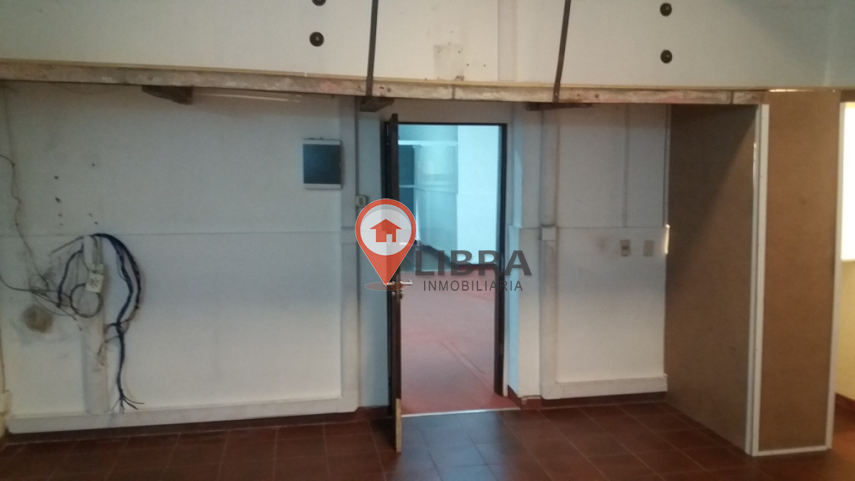 Local Comercial ID.8805 - Local Comercial Amplio En Barrio Sur
