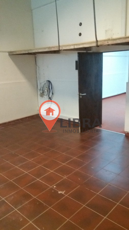 Local Comercial ID.8805 - Local Comercial Amplio En Barrio Sur