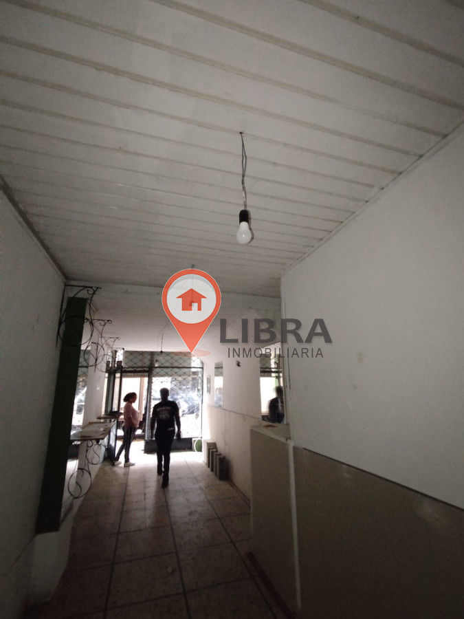 Local Comercial ID.8601 - Alquiler De Local Comercial O Depósito A Cuadra Y Media De 18 de Julio En Centro