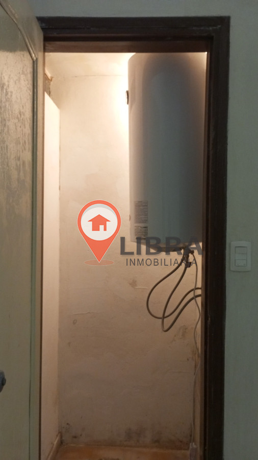 Local Comercial ID.6606 - Amplio Local En Ciudad Vieja Se Escuchan ofertas 