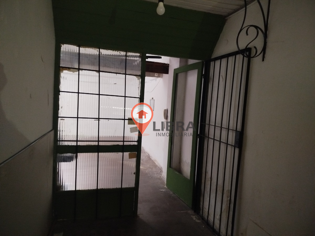 Local Comercial ID.8601 - Alquiler De Local Comercial O Depósito A Cuadra Y Media De 18 de Julio En Centro
