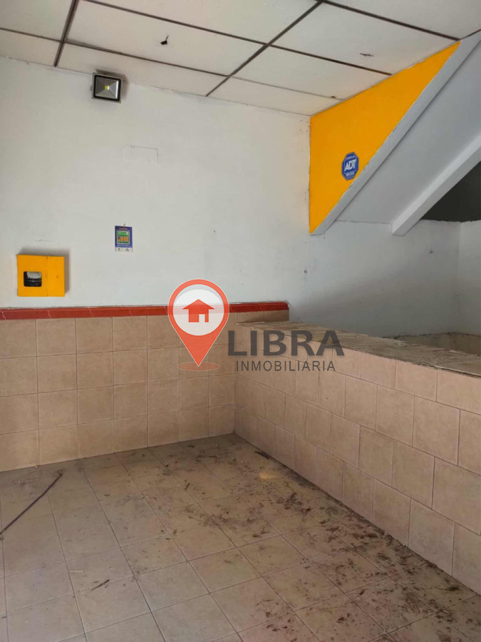 Local Comercial ID.2858 - SE ALQUILA AMPLIO LOCAL EN EL CENTRO
