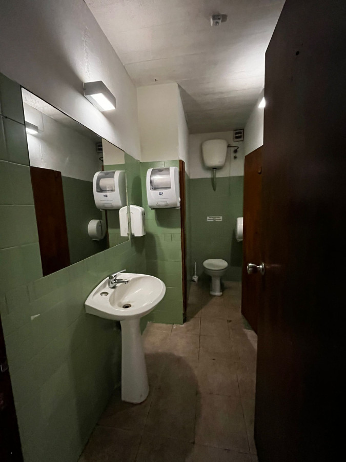 Local Comercial ID.12198 - Alquiler De Local Comercial 140m2 Sin Gastos En Ciudad Vieja