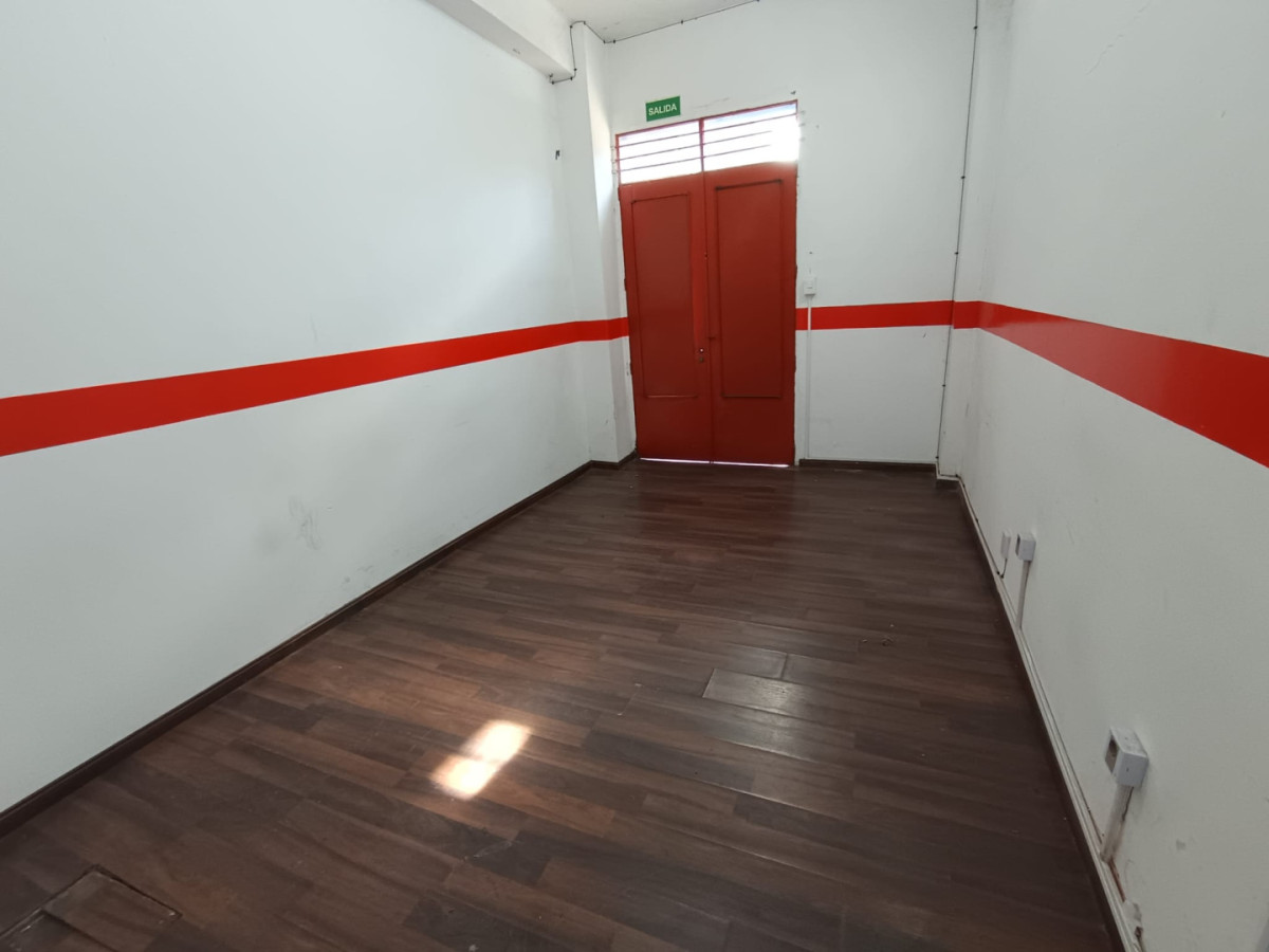 Local Comercial ID.12925 - Alquiler De Local Comercial Excelente Ubicación Sin Gastos Comunes En Tres Cruces