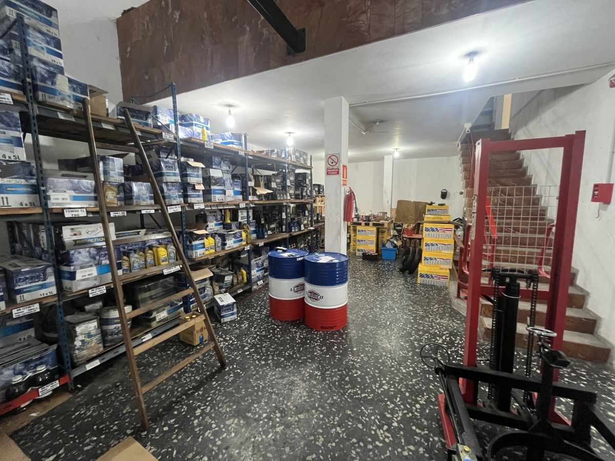 Local Comercial ID.4894 - Alquiler Gran Local Comercial 3 Pisos Pleno Centro Depósito