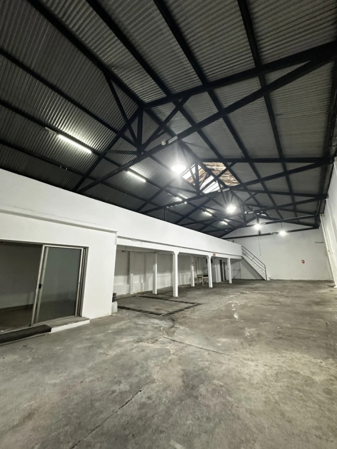 Local Comercial ID.12277 - Alquiler Local Comercial 300m2 Con 1 Oficina 1 Baño Centro