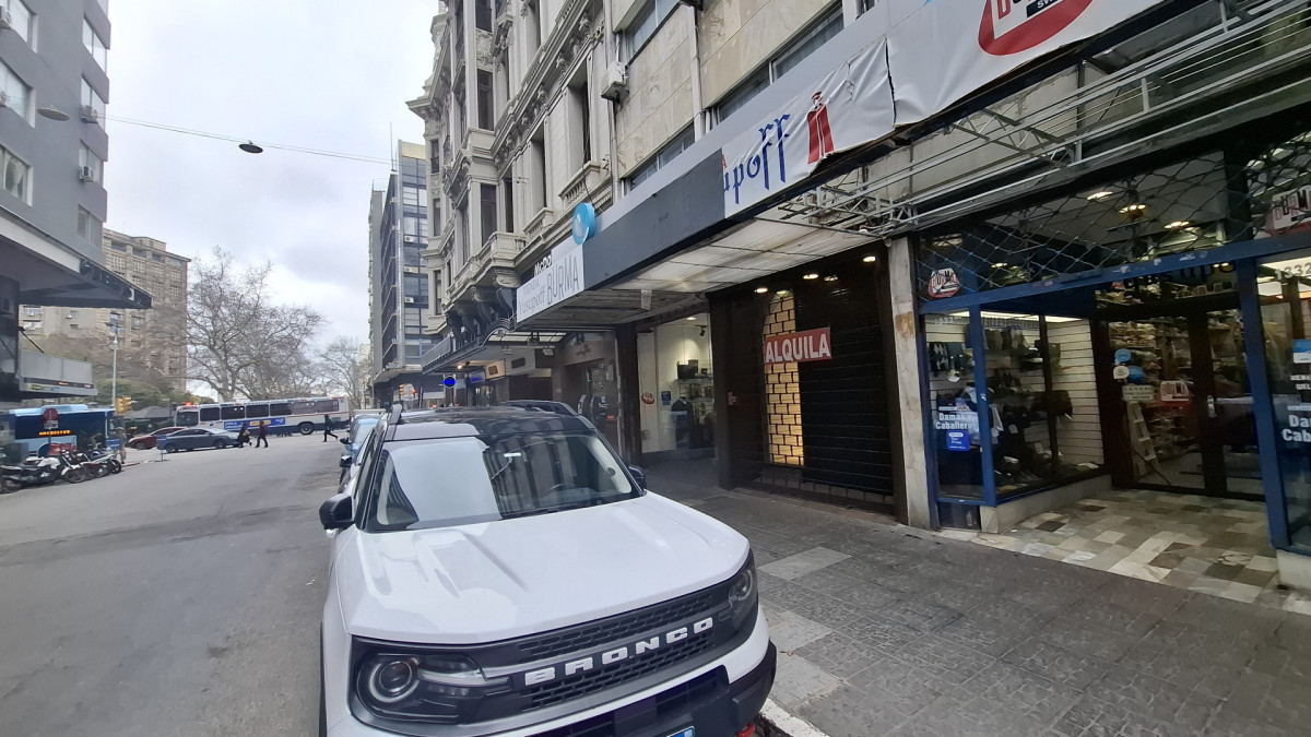 Local Comercial ID.13030 - Alquiler De Local Comercial Al Frente Excelente Ubicación Sin Gastos Comunes En Centro