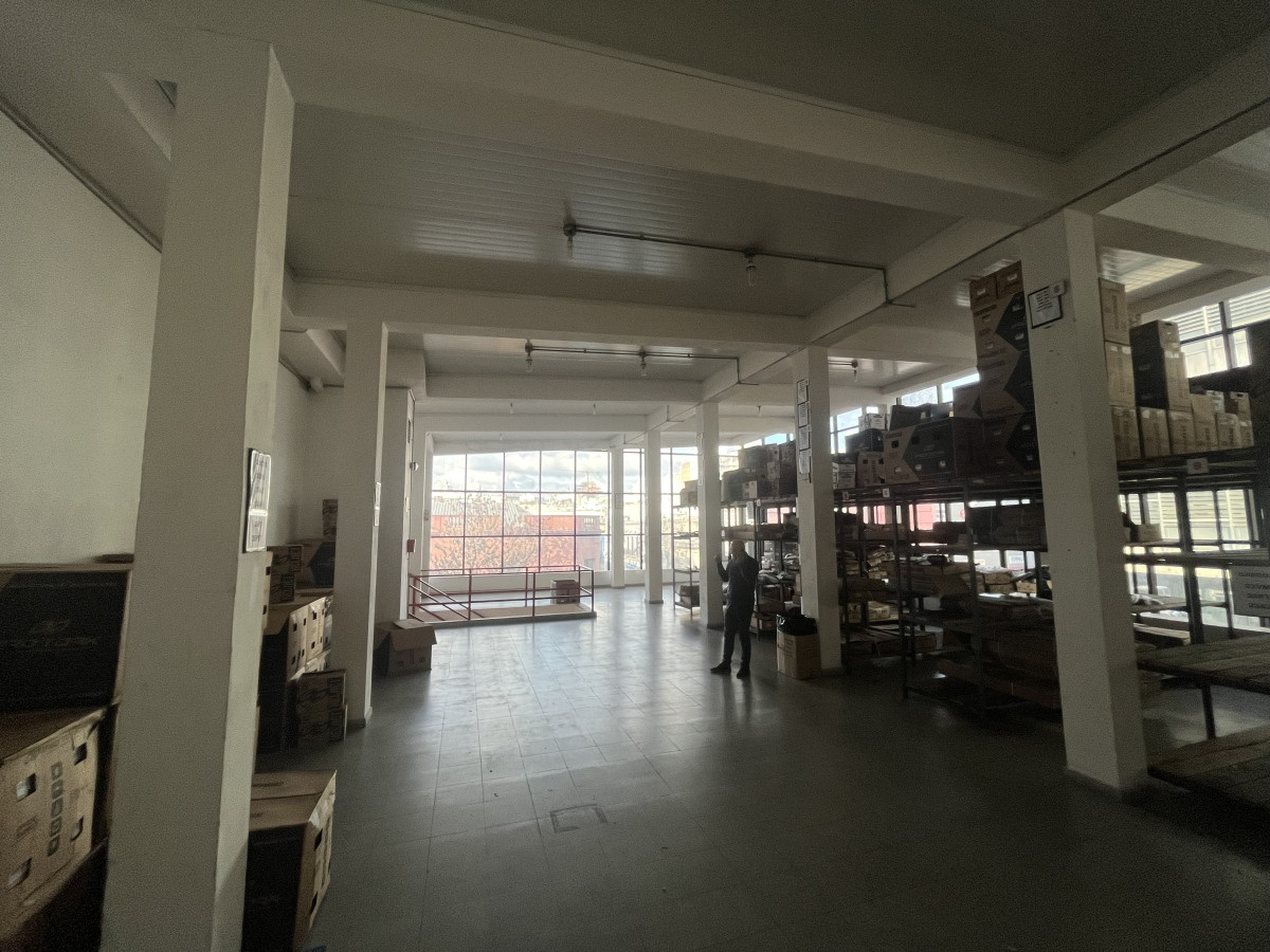 Local Comercial ID.4894 - Alquiler Gran Local Comercial 3 Pisos Pleno Centro Depósito