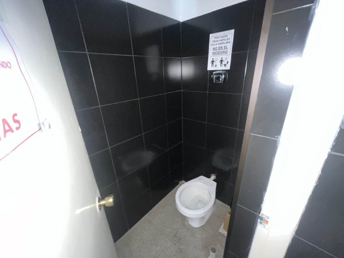 Local Comercial ID.4894 - Alquiler Gran Local Comercial 3 Pisos Pleno Centro Depósito