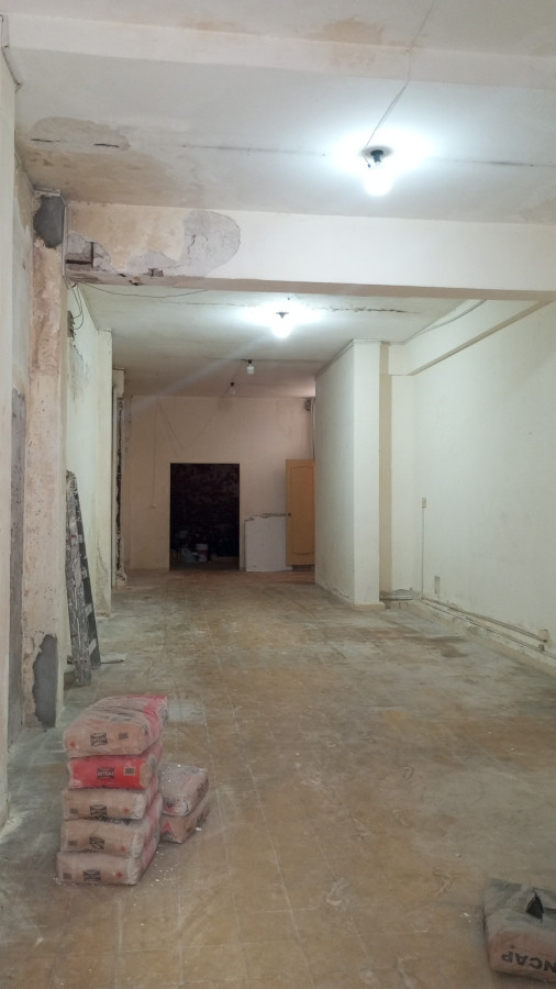 Local Comercial ID.6606 - Amplio Local En Ciudad Vieja Se Escuchan ofertas 