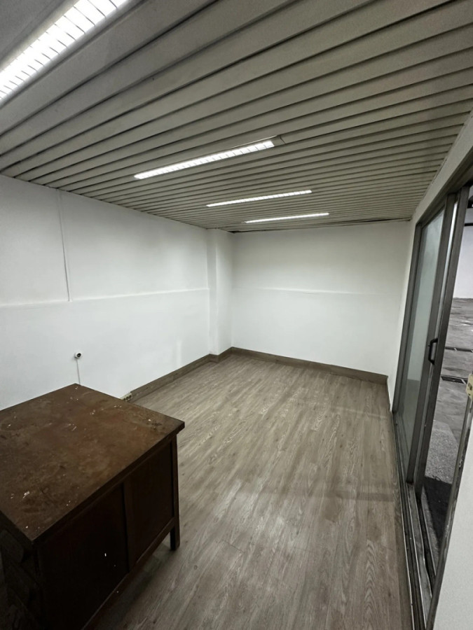 Local Comercial ID.12277 - Alquiler Local Comercial 300m2 Con 1 Oficina 1 Baño Centro